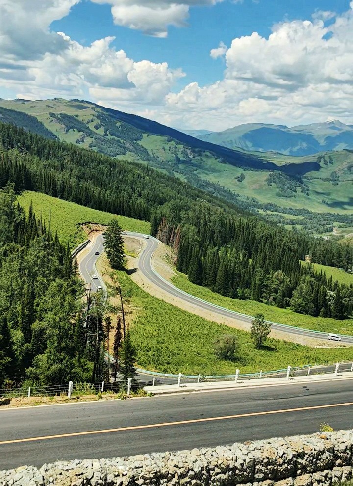 阿禾公路（阿勒泰至禾木村）